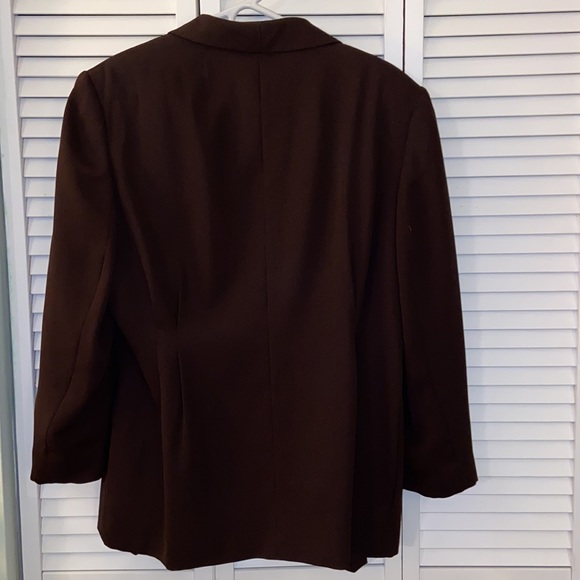 Woman’s suit jacket - Picture 2 of 3